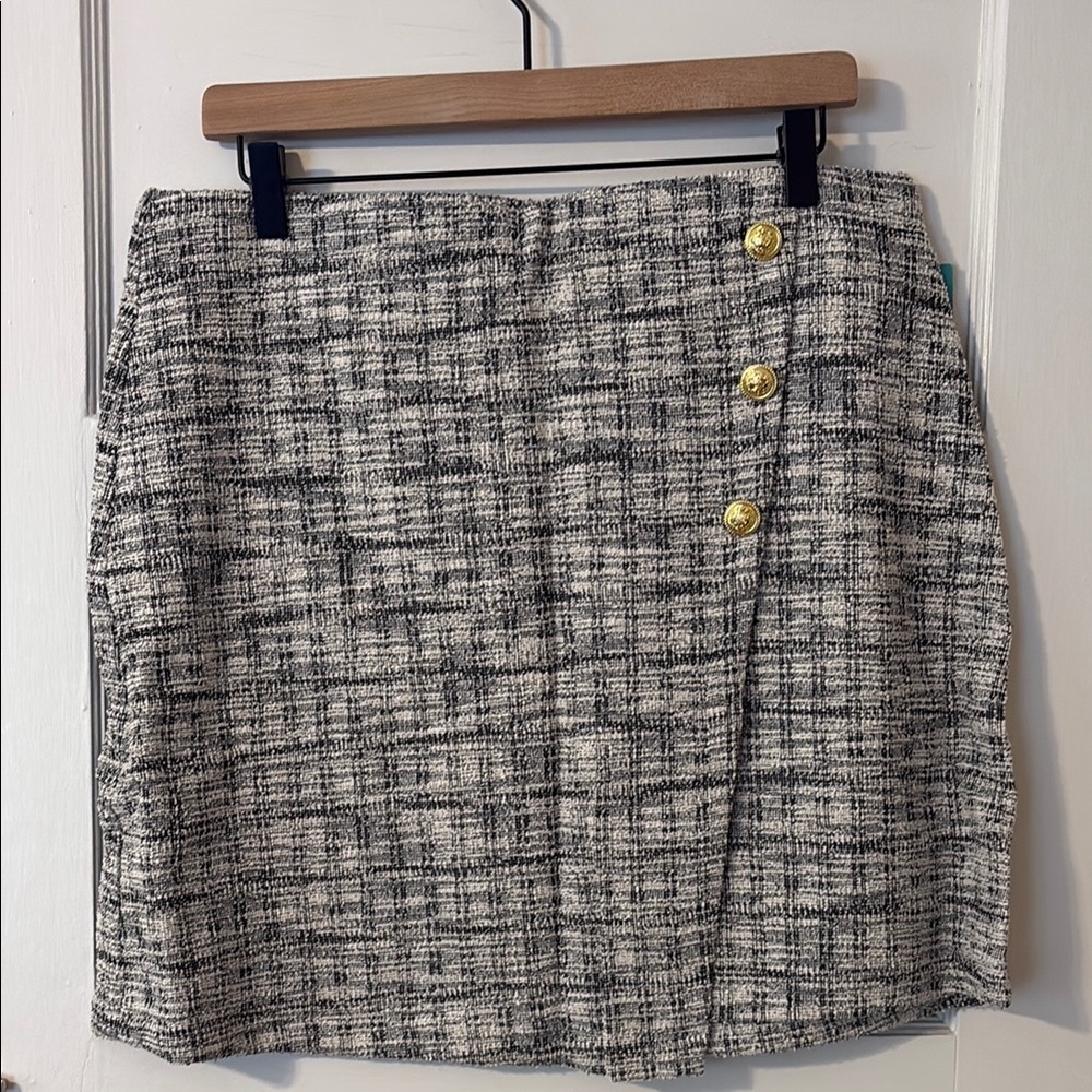 🤍Maurcies Tweed Skirt with Gold Buttons